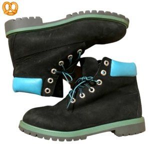 Timberland Black Boots with Teal Cuff (Size 7.5)